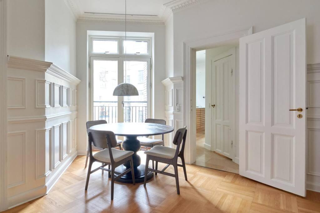 Lejlighed Spacious 3 Bedroom Manor Flat Next To Tivoli *