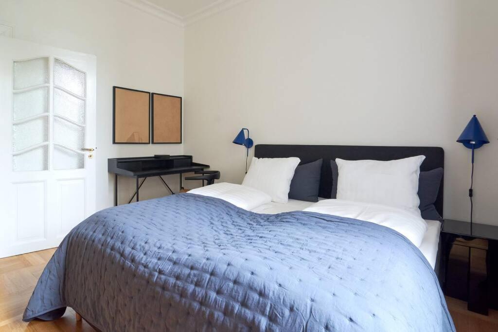 Spacious 3 Bedroom Manor Flat Next To Tivoli Apartment Copenhagen